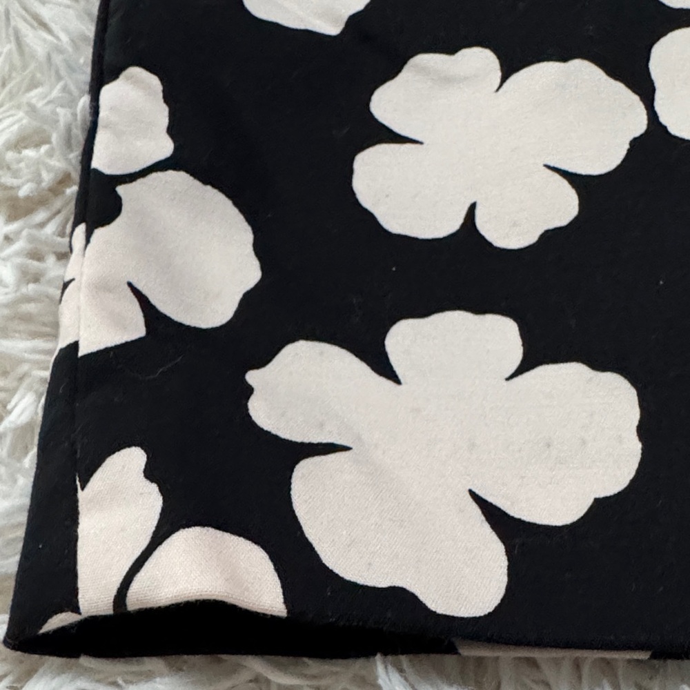 Loft Floral Pencil Skirt 💗  Black & Ivory - Picture 9 of 13